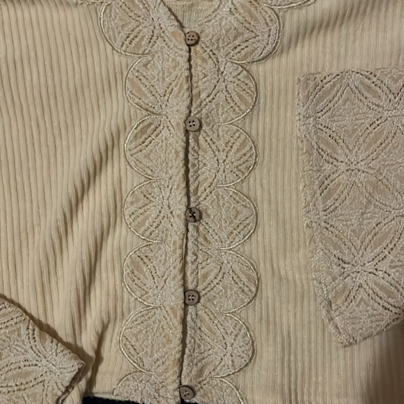 Bell Sleeve Crop Top - Picture 7 of 8